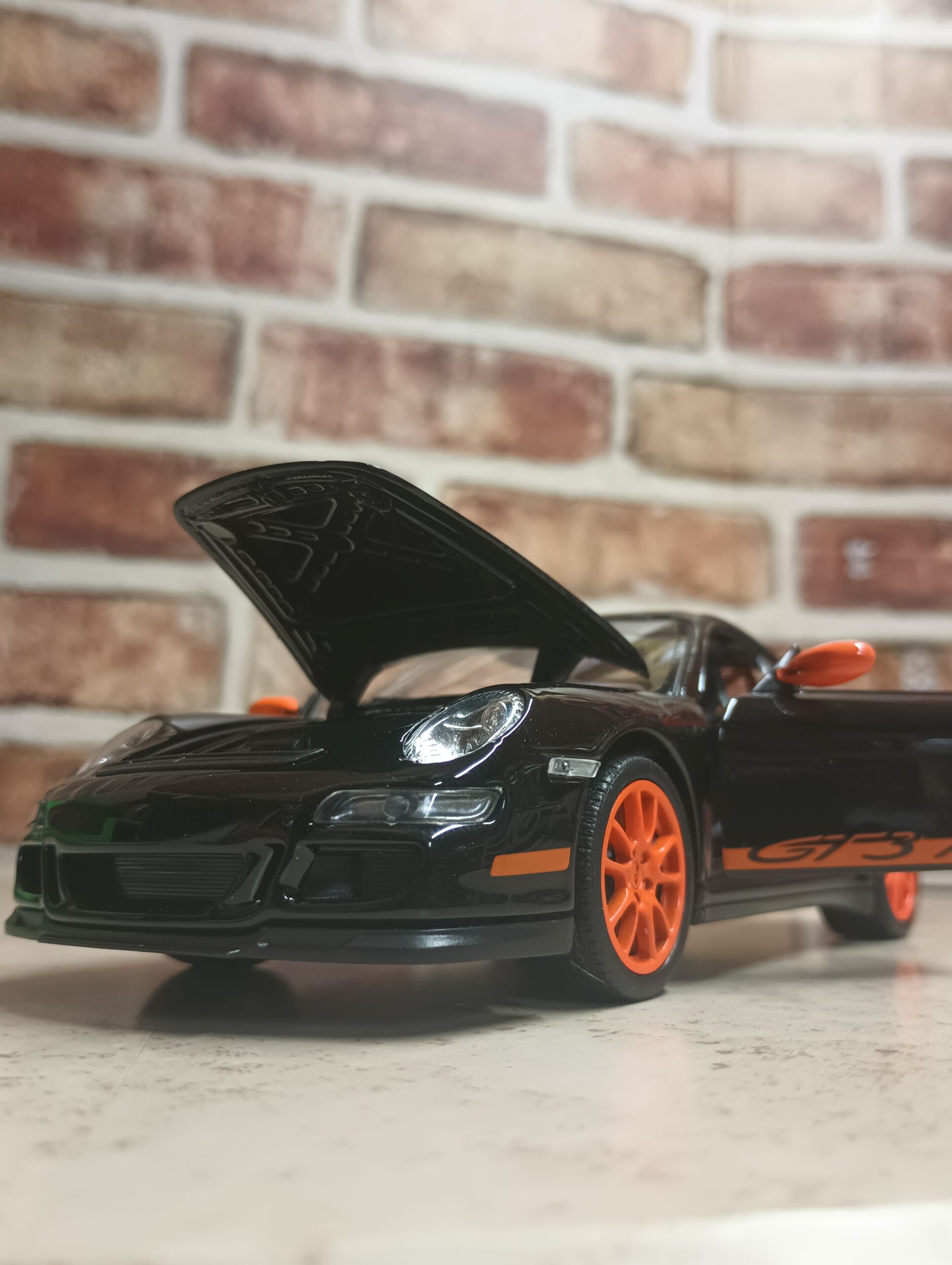 PORSCHE 911 GT3 RS 1:24 DIECAST BY WELLY - Imagen 5