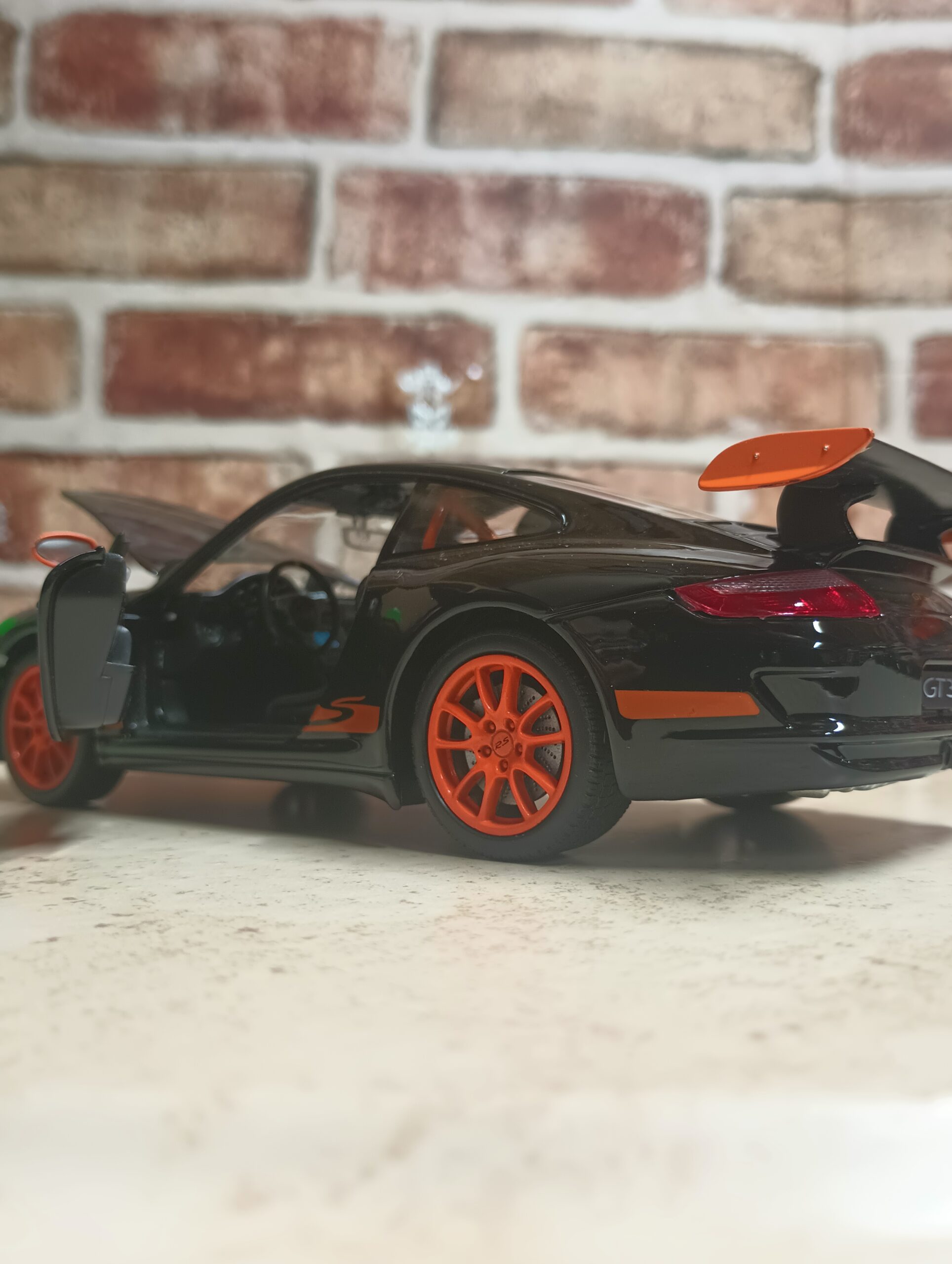 PORSCHE 911 GT3 RS 1:24 DIECAST BY WELLY - Imagen 6
