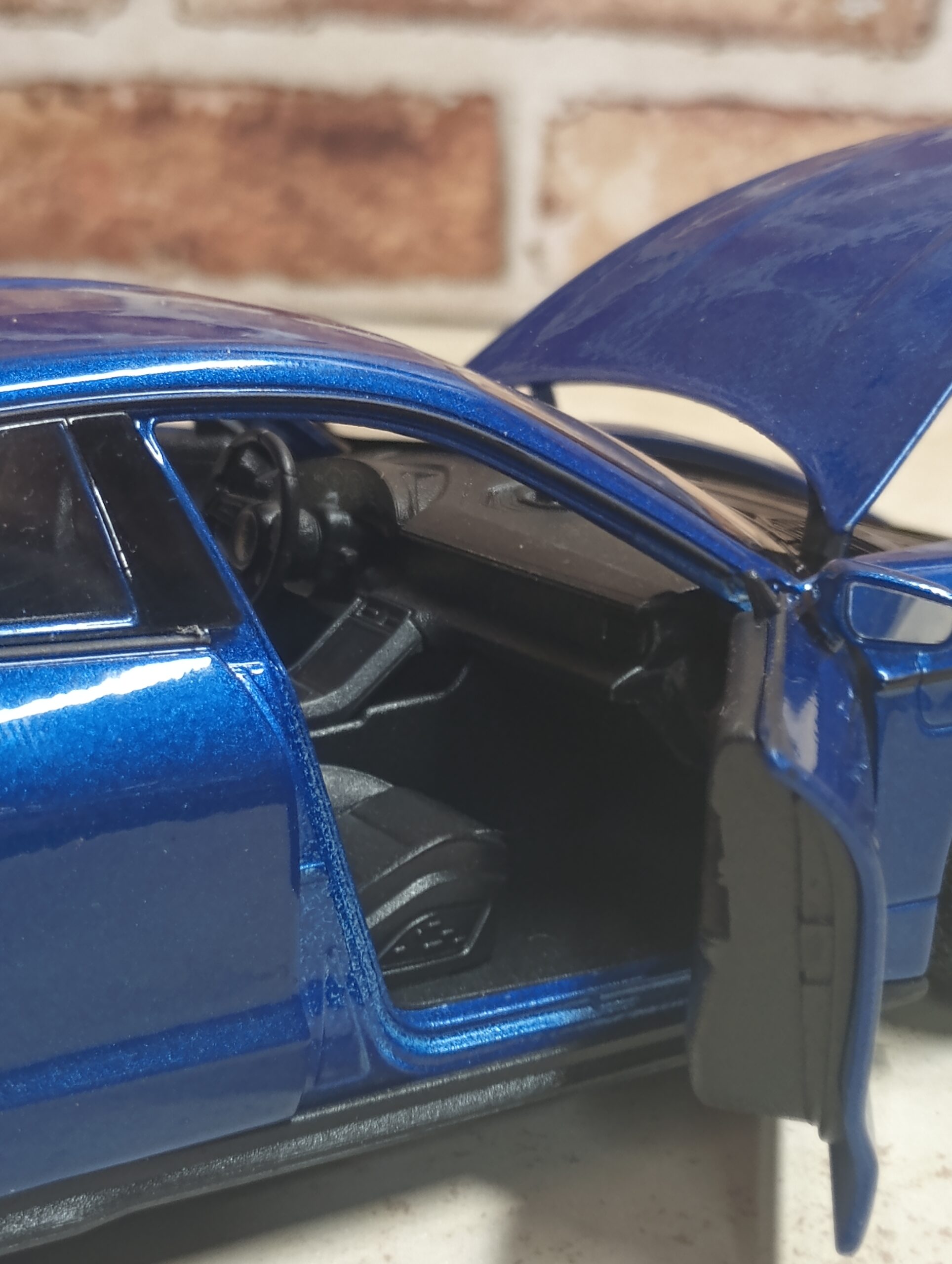 PORSCHE TAYCAN TURBO S 1:24 DIECAST BY WELLY - Imagen 5