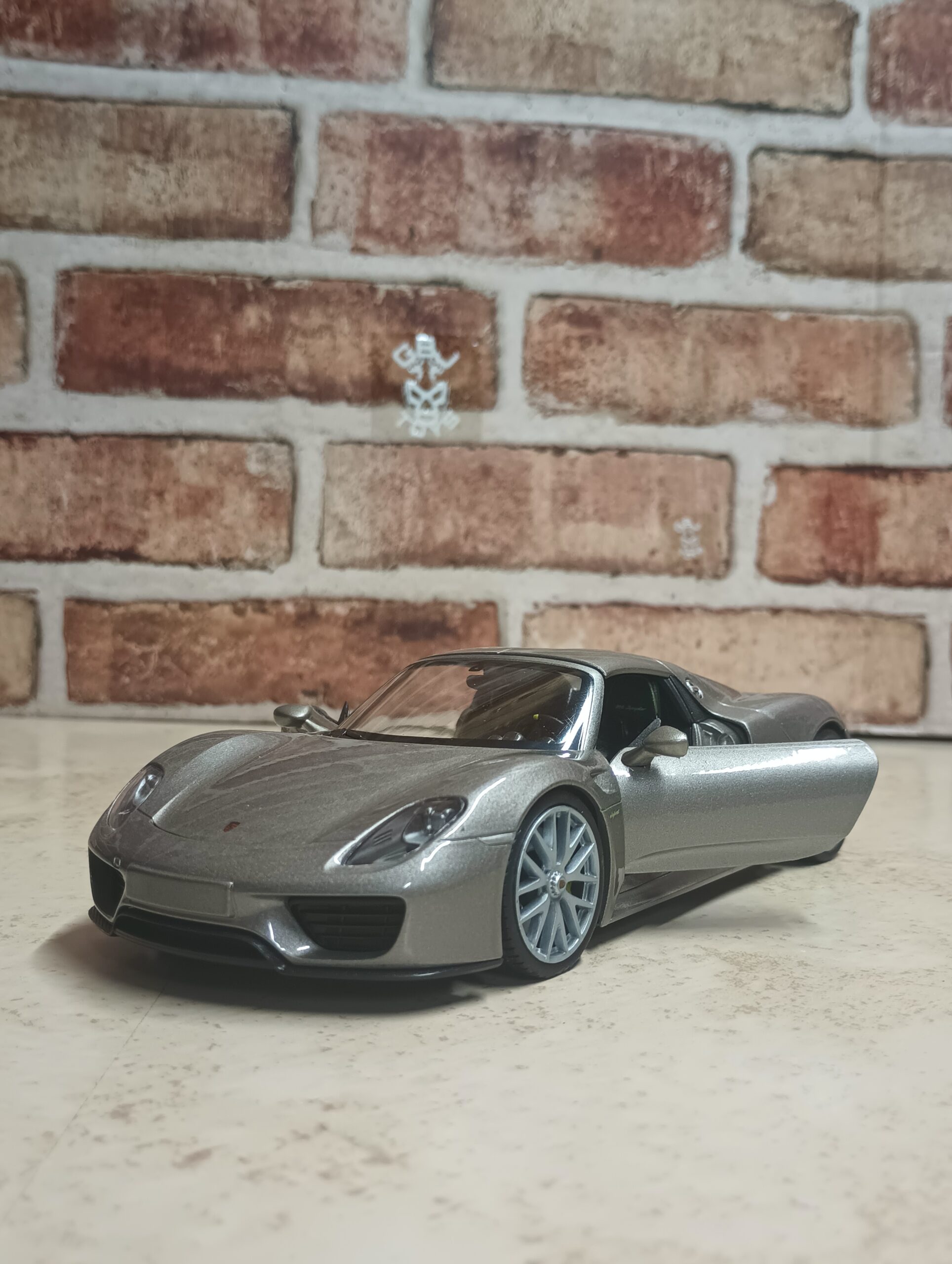 PORSCHE 918 SPYDER 1:24 DIECAST BY WELLY - Imagen 2