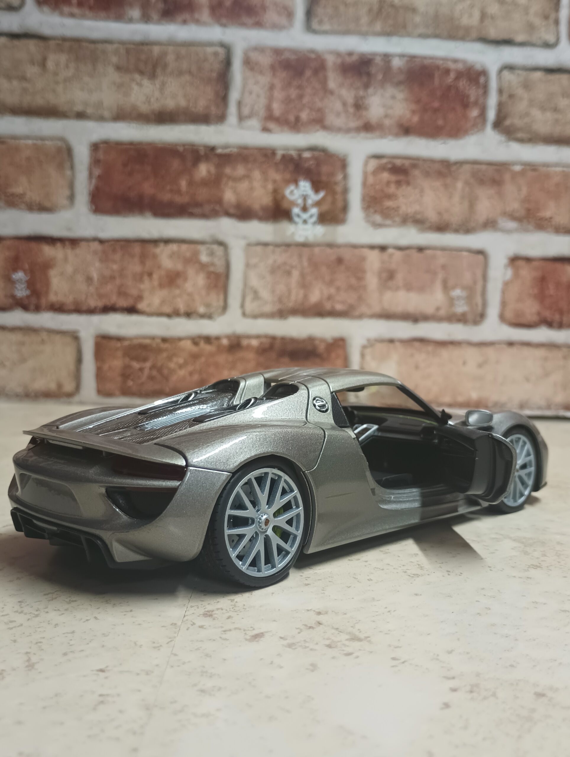 PORSCHE 918 SPYDER 1:24 DIECAST BY WELLY - Imagen 4