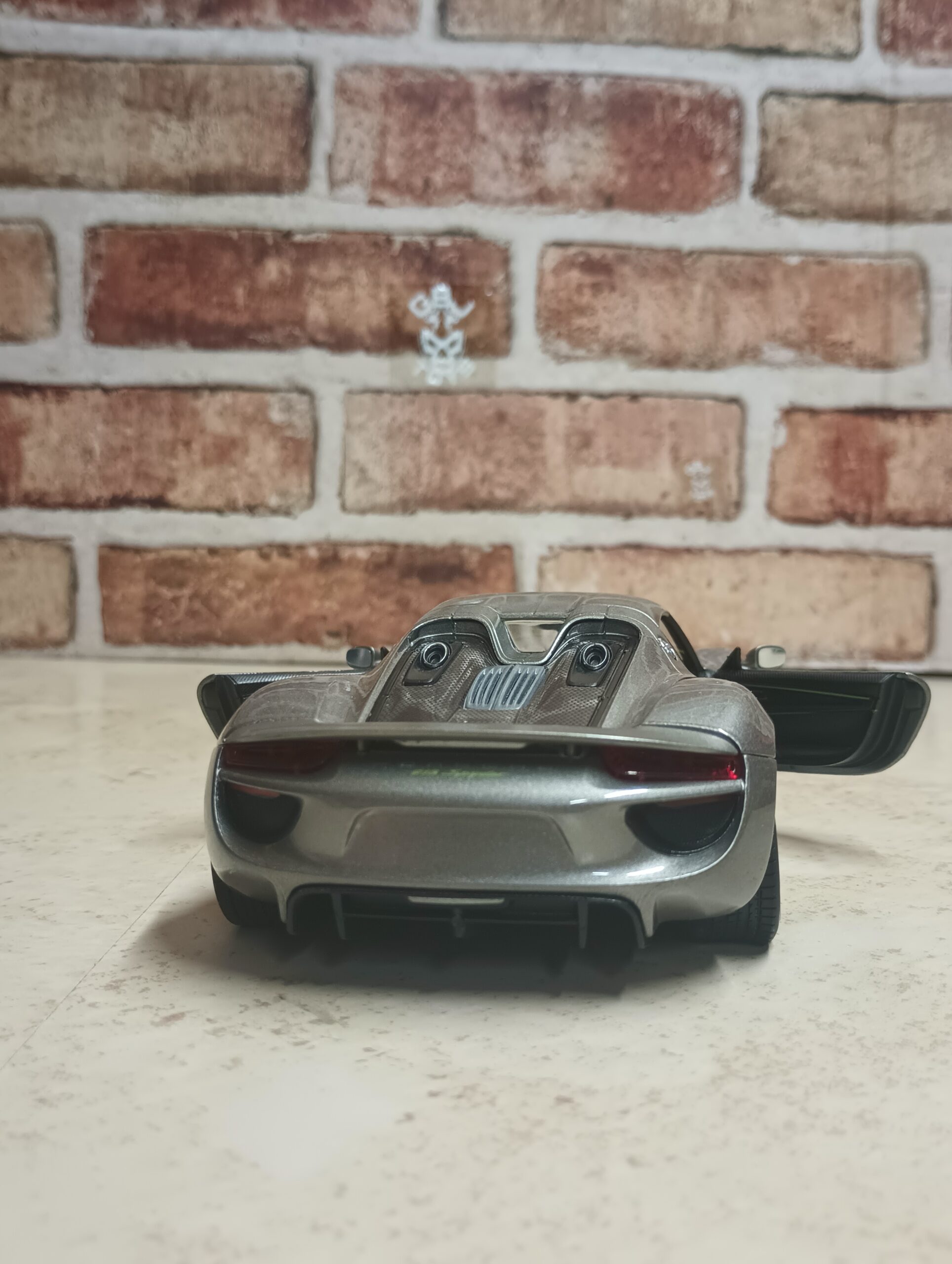 PORSCHE 918 SPYDER 1:24 DIECAST BY WELLY - Imagen 5