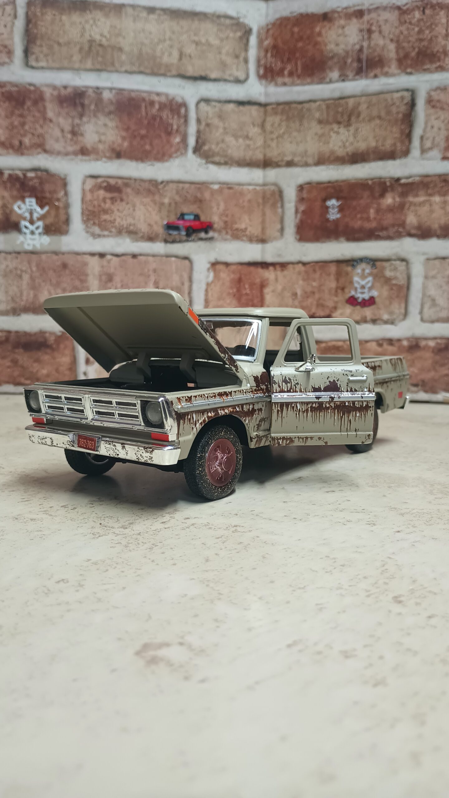 1972 FORD F-100 PICKUP RUSTY 1:24 DIECAST BY MOTORMAX - Imagen 2