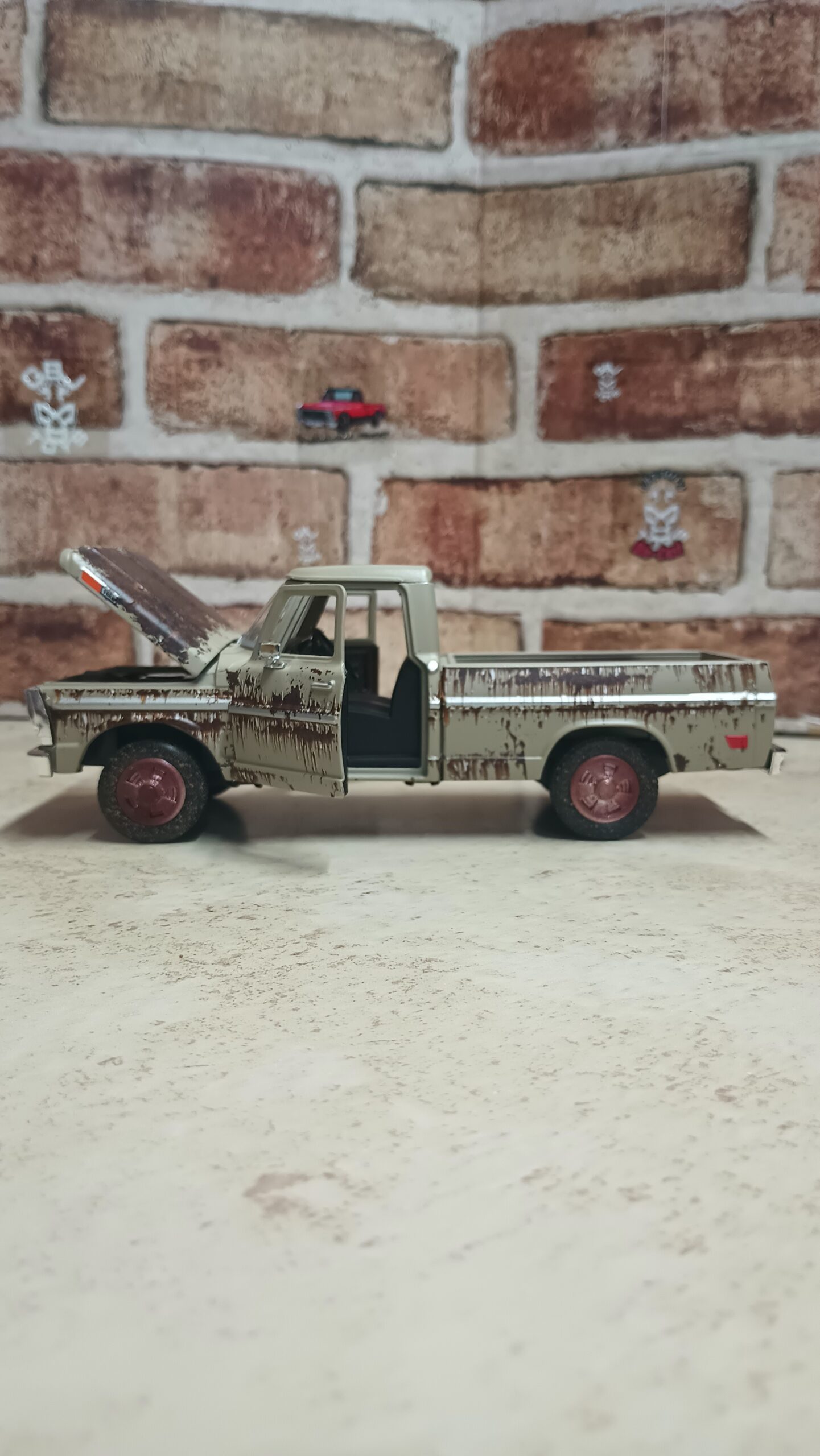 1972 FORD F-100 PICKUP RUSTY 1:24 DIECAST BY MOTORMAX - Imagen 3