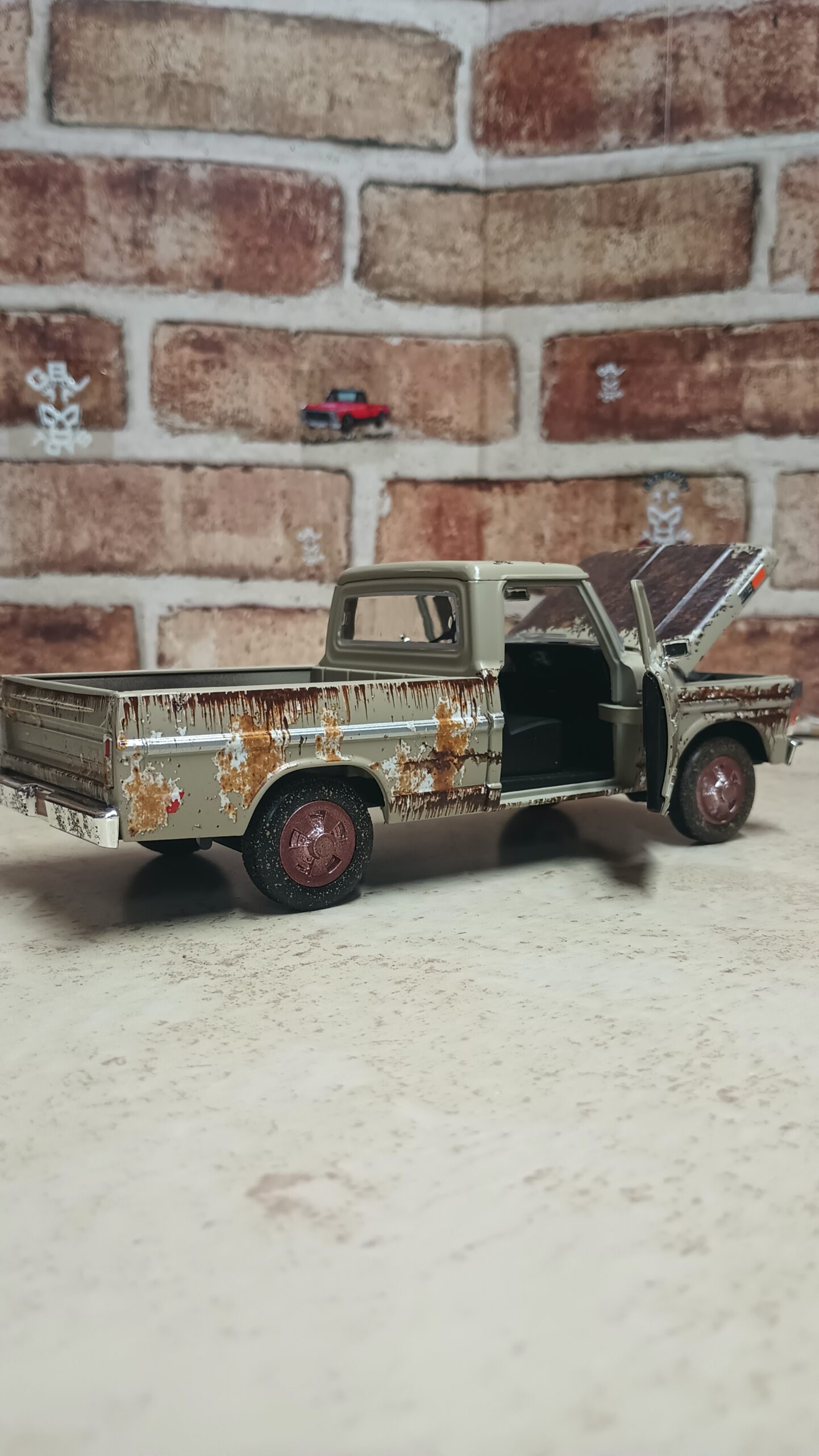 1972 FORD F-100 PICKUP RUSTY 1:24 DIECAST BY MOTORMAX - Imagen 5