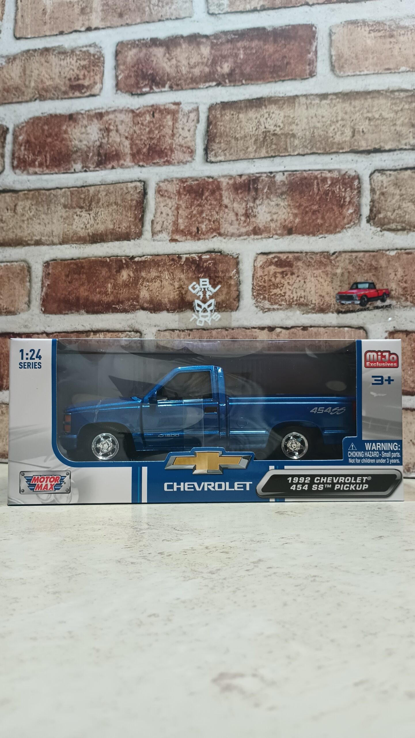 1992 CHEVROLET 454 SS PICKUP 1:24 BY MOTORMAX