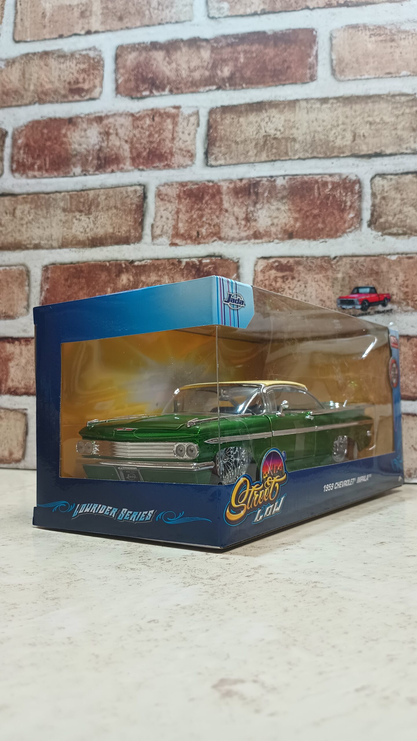 1959 Chevrolet Impala Lowrider Green Metallic with Cream Top and DUB Wire Wheels "Street Low" Series die cast by Jada. - Imagen 2