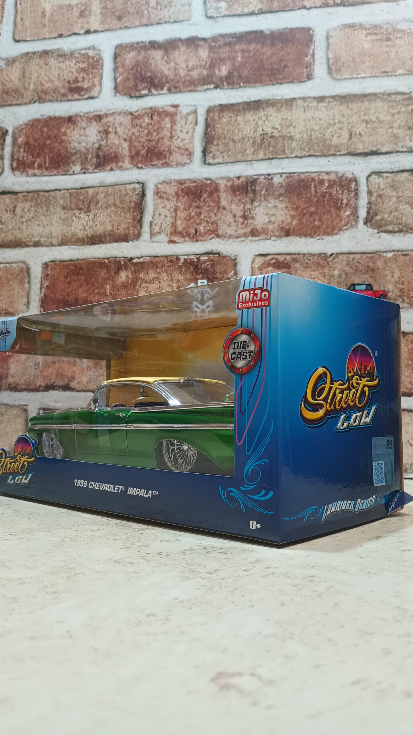 1959 Chevrolet Impala Lowrider Green Metallic with Cream Top and DUB Wire Wheels "Street Low" Series die cast by Jada. - Imagen 3