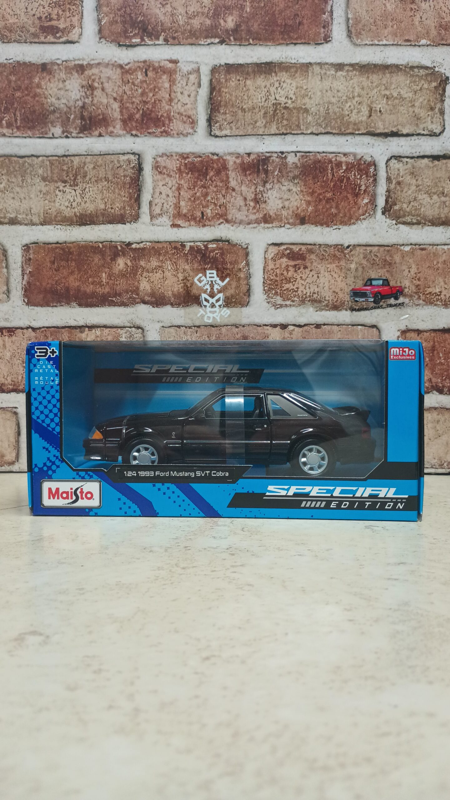 1993 FORD MUSTANG SVT COBRA 1:24 by Maisto