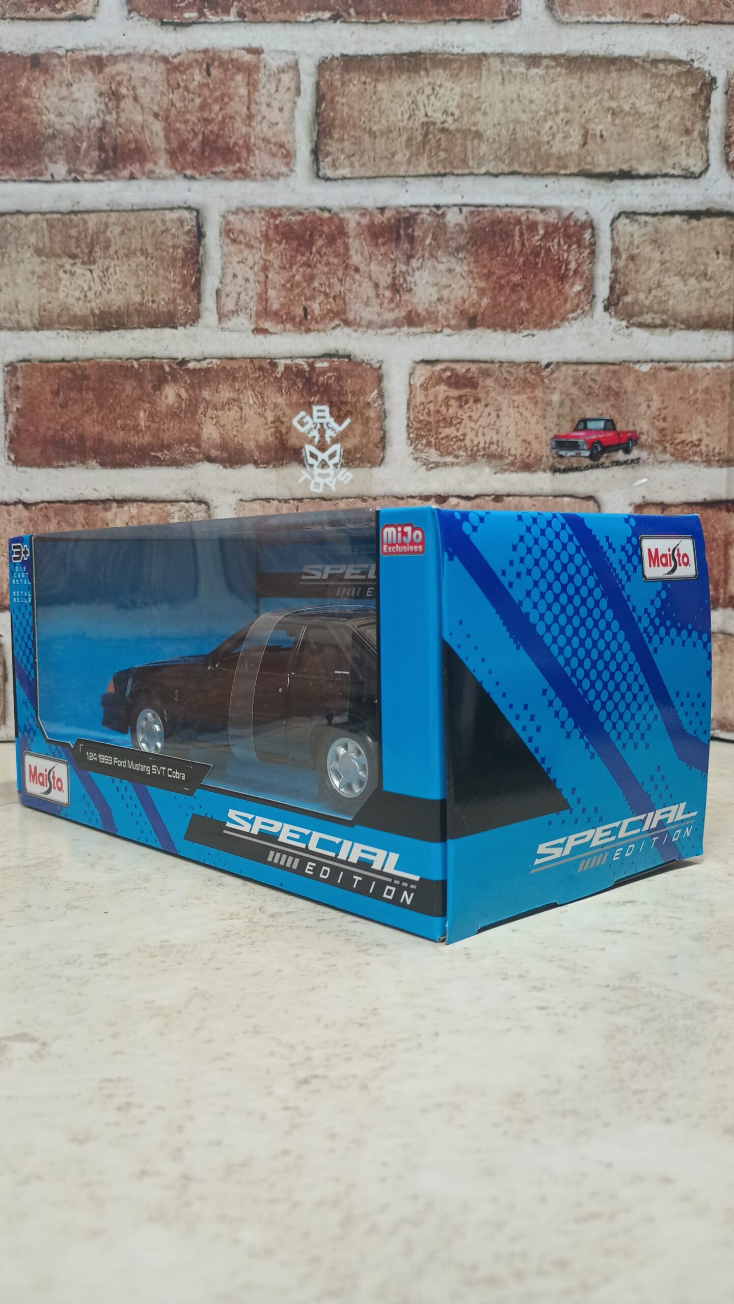 1993 FORD MUSTANG SVT COBRA 1:24 by Maisto - Imagen 3