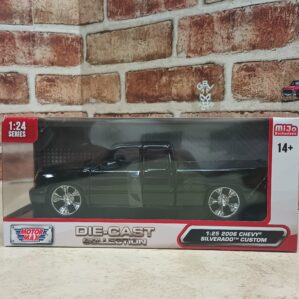 2006 CHEVY SILVERADO BLACK CUSTOM 1:25 DIECAST BY MOTORMAX