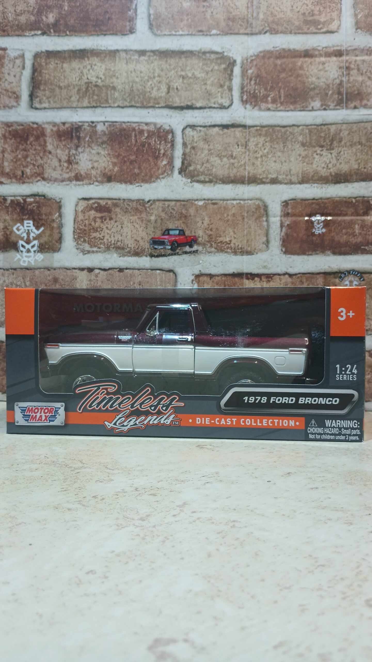 1978 Ford Bronco Ranger XLT (Open Top) w/Spare Tire Burgundy Met. & White "Timeless Legends" 1/24 Diecast Model Car by Motormax