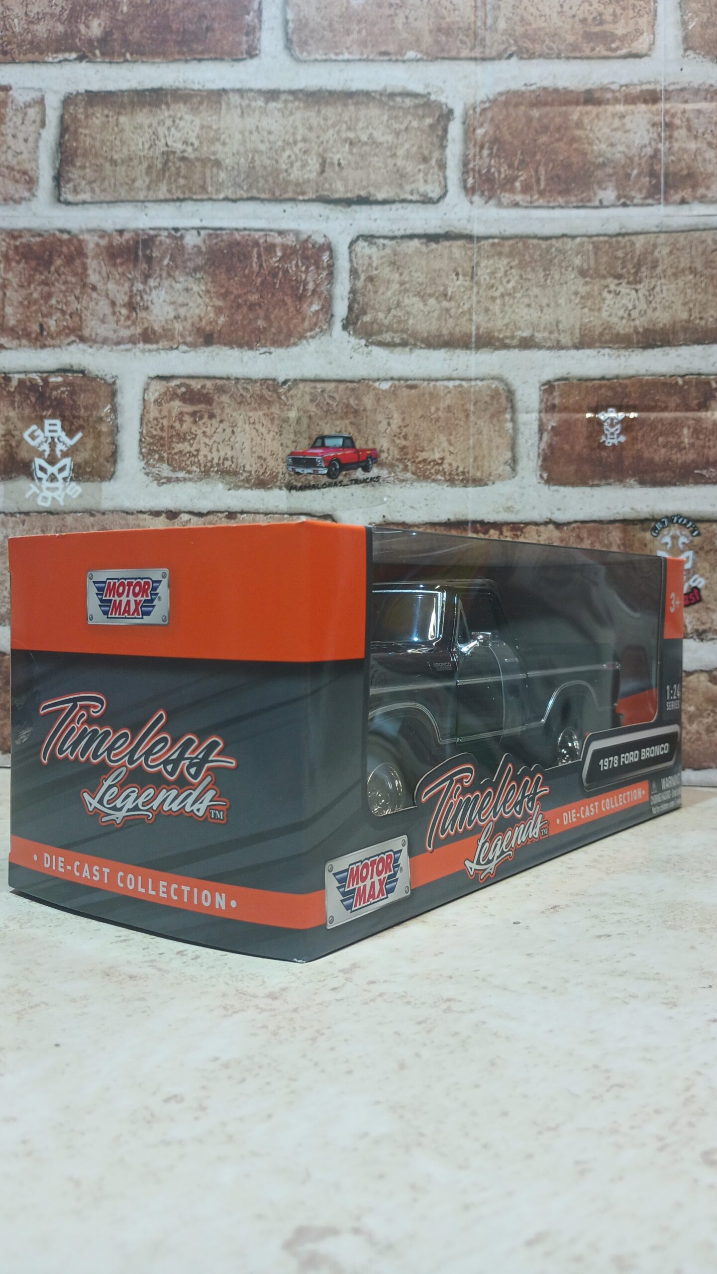 1978 Ford Bronco Custom (Open Top) Black "Timeless Legends" Series 1/24 Diecast Model Car by Motormax - Imagen 2