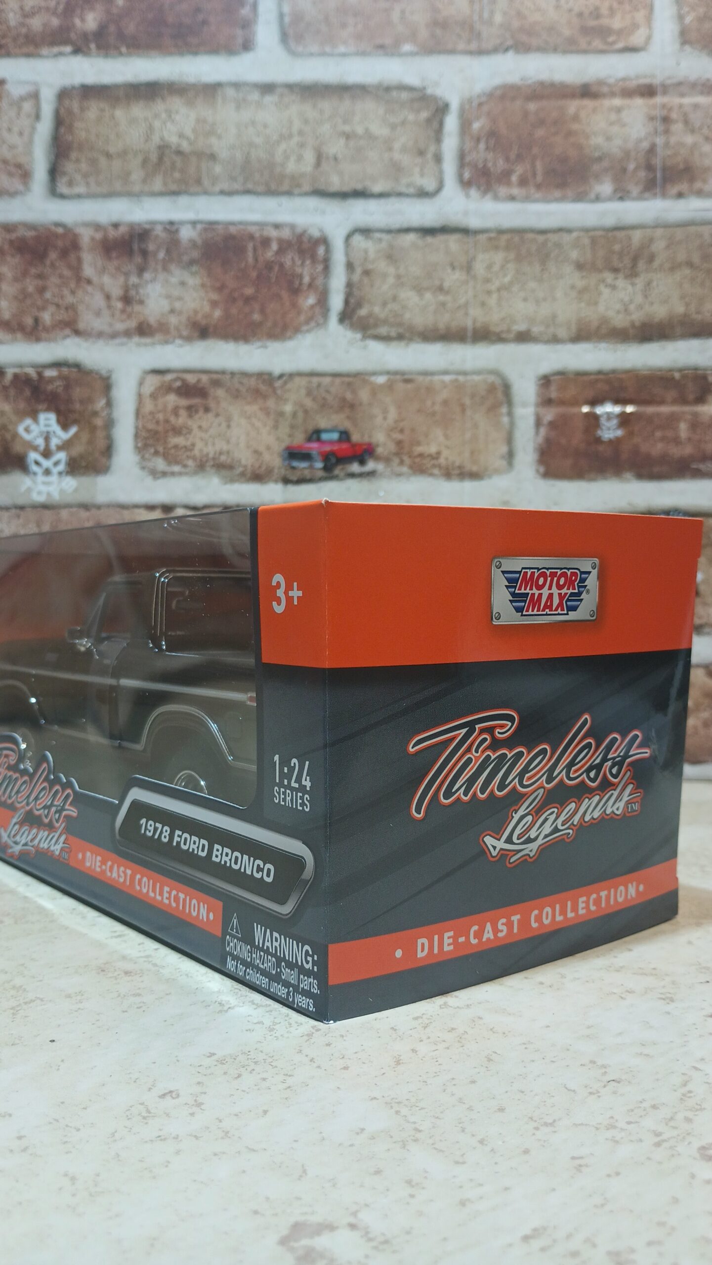 1978 Ford Bronco Custom (Open Top) Black "Timeless Legends" Series 1/24 Diecast Model Car by Motormax - Imagen 3