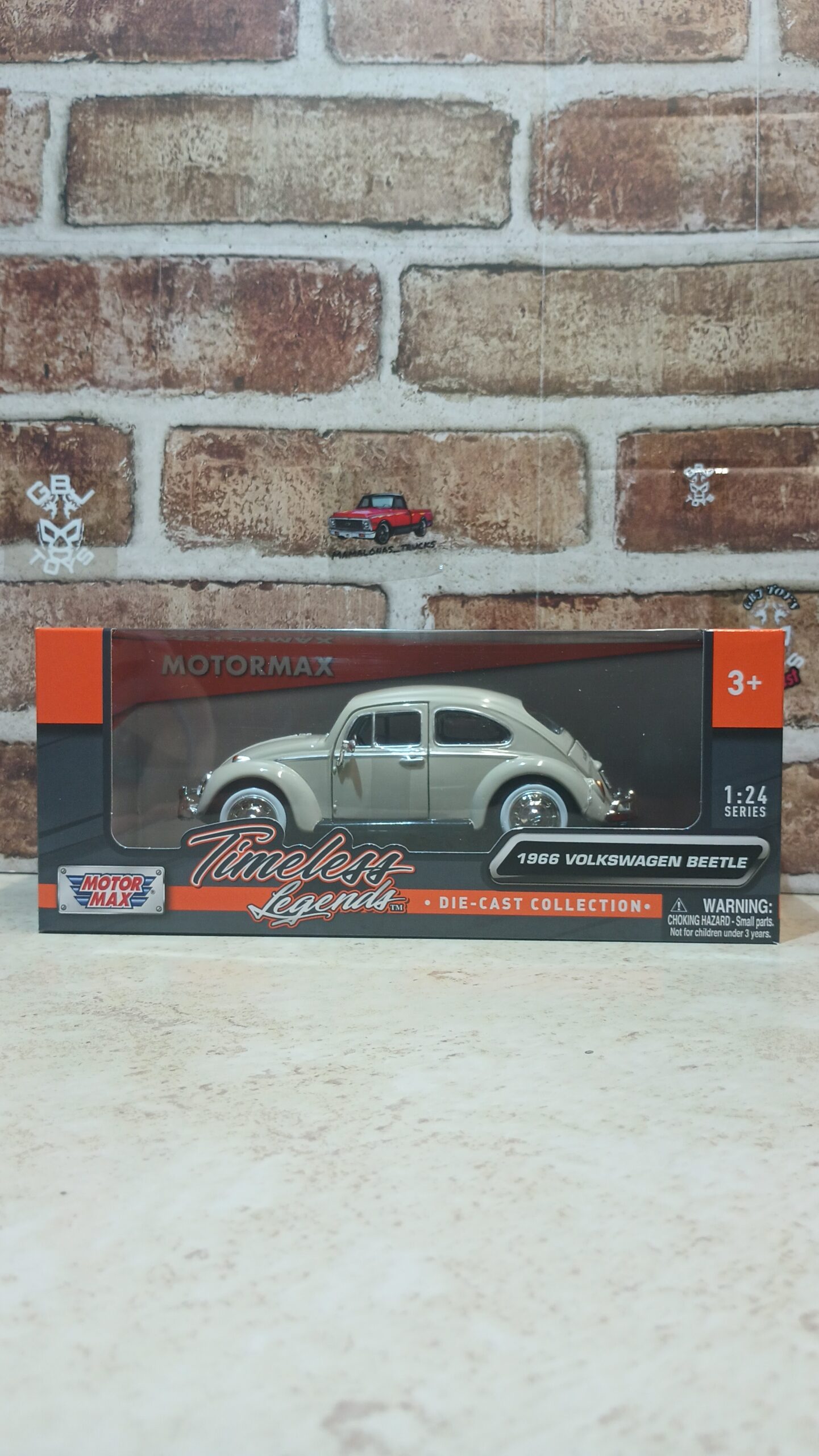 Motormax 1/24 Diecast Car 1966 Volkswagen Beetle