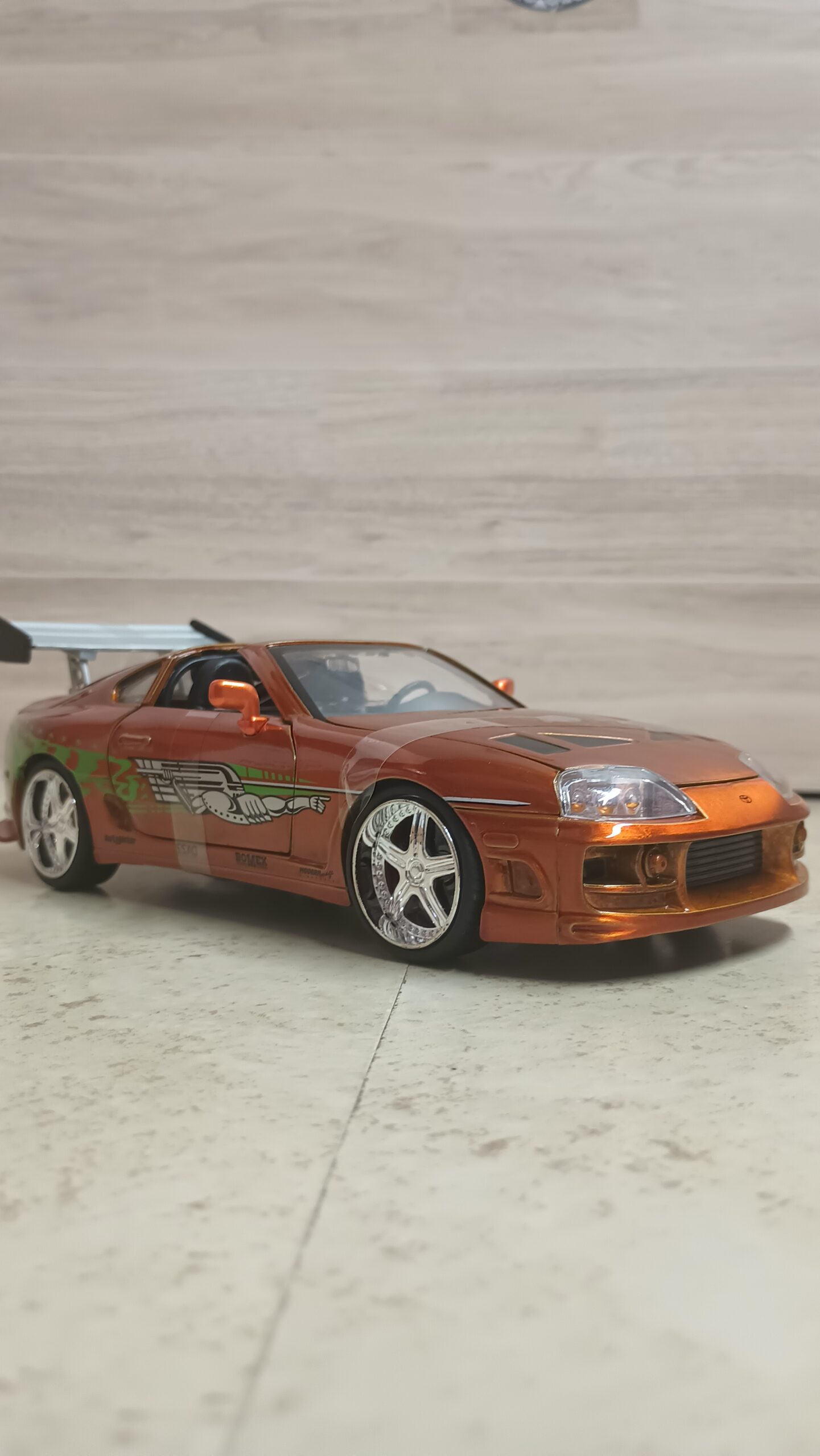 BRIAN'S TOYOTA SUPRA 1:24 DIECAST BY JADA - Imagen 6